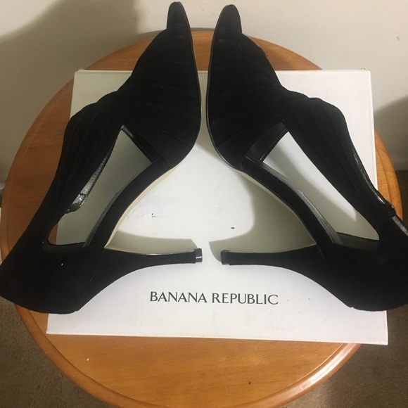 Banana Republic suede cut out side  pumps. - Picture 2 of 3